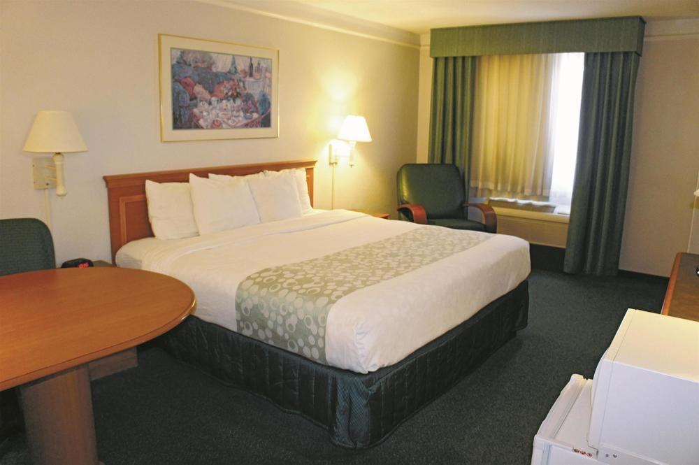 La Quinta Inn Kansas City Lenexa Pet Policy