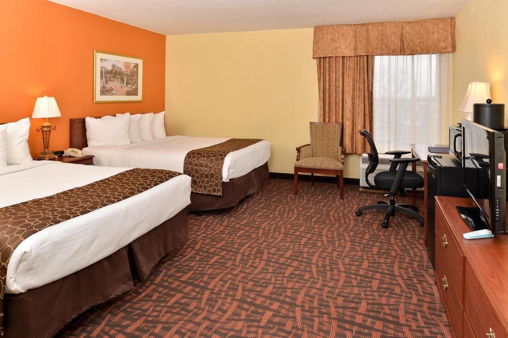 Best Western Louisville East Pet Policy