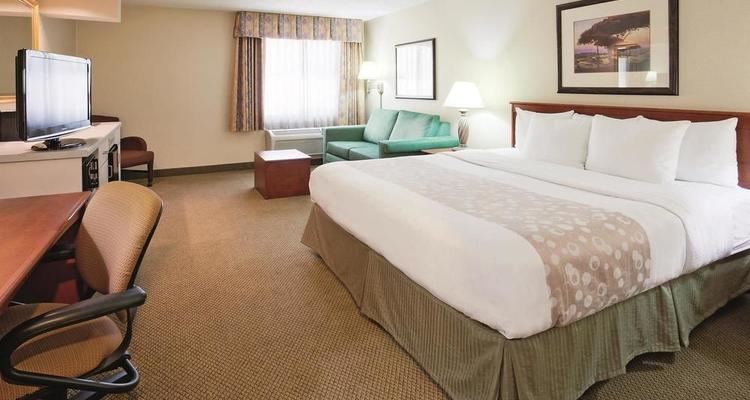 La Quinta Inn Suites Appleton Pet Policy