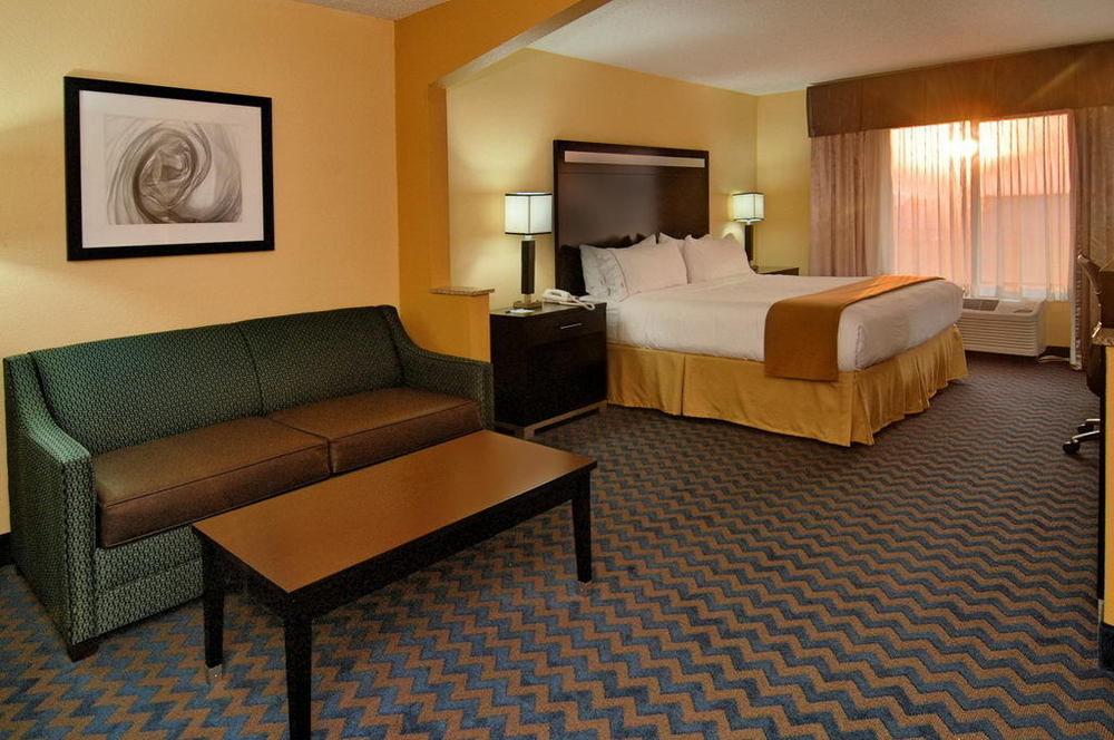 Holiday Inn Express Hotel & Suites Roanoke Rapids Se Pet Policy