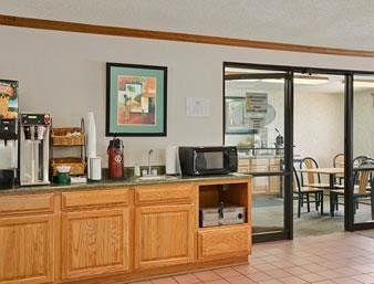 Pet Friendly Hotels in Peoria, IL - BringFido