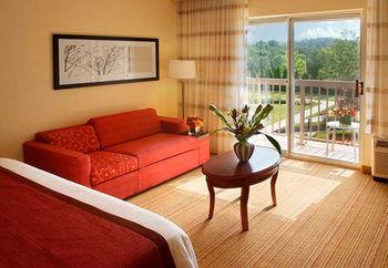 Pet Friendly Courtyard Basking Ridge
