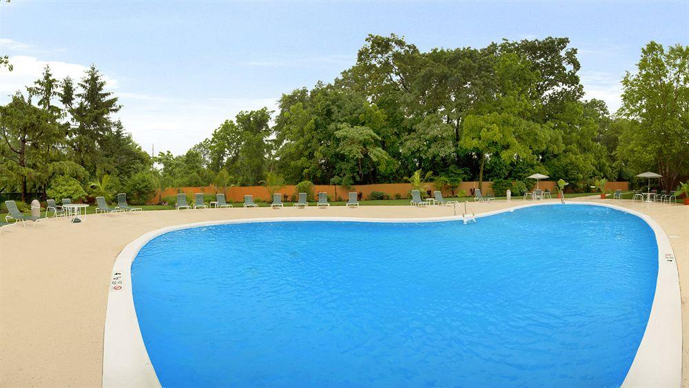 Best Western Woodbury Inn Pet Policy