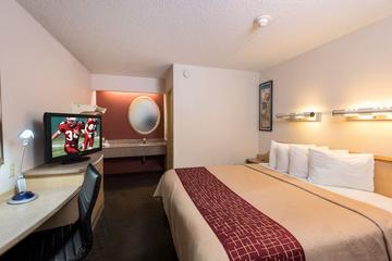 Red Roof Inn Suites Austin East Manor 89 1 7 3 Manor Hotel Deals Reviews Kayak