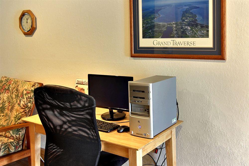 Days Inn & Suites Traverse City Pet Policy