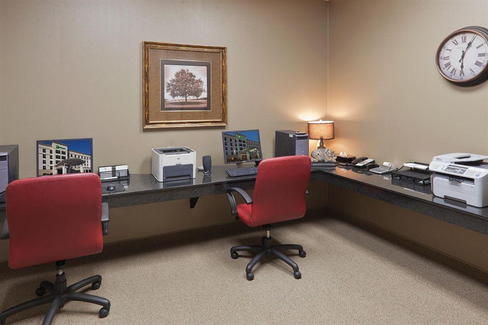 Holiday Inn Carbondale Conference Center Pet Policy