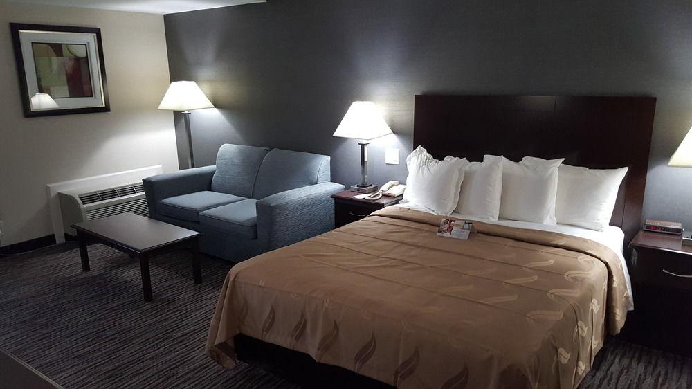 Quality Inn & Suites Danbury Pet Policy