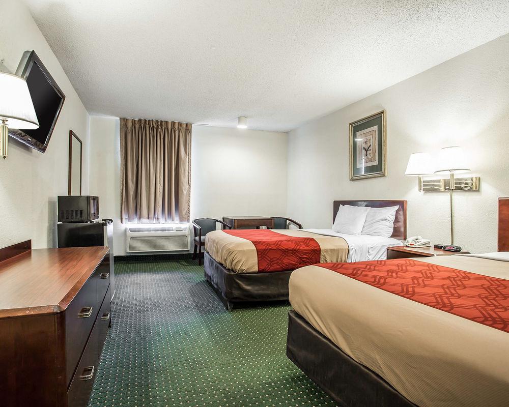 Econo Lodge Inn and Suites Ft. Jackson Pet Policy