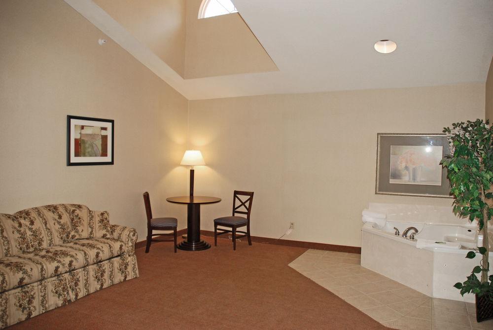 Holiday Inn Express Hotel & Suites Hill City Mt Rushmore Pet Policy