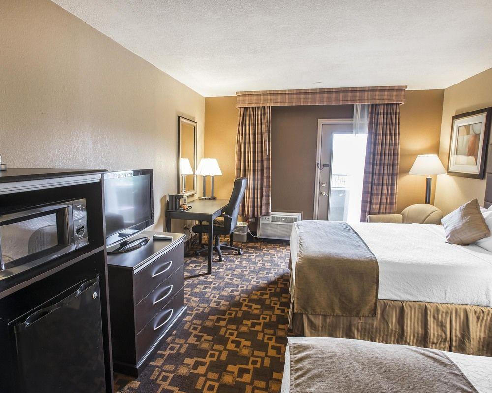 Quality Inn Suites Denver Stapleton Pet Policy