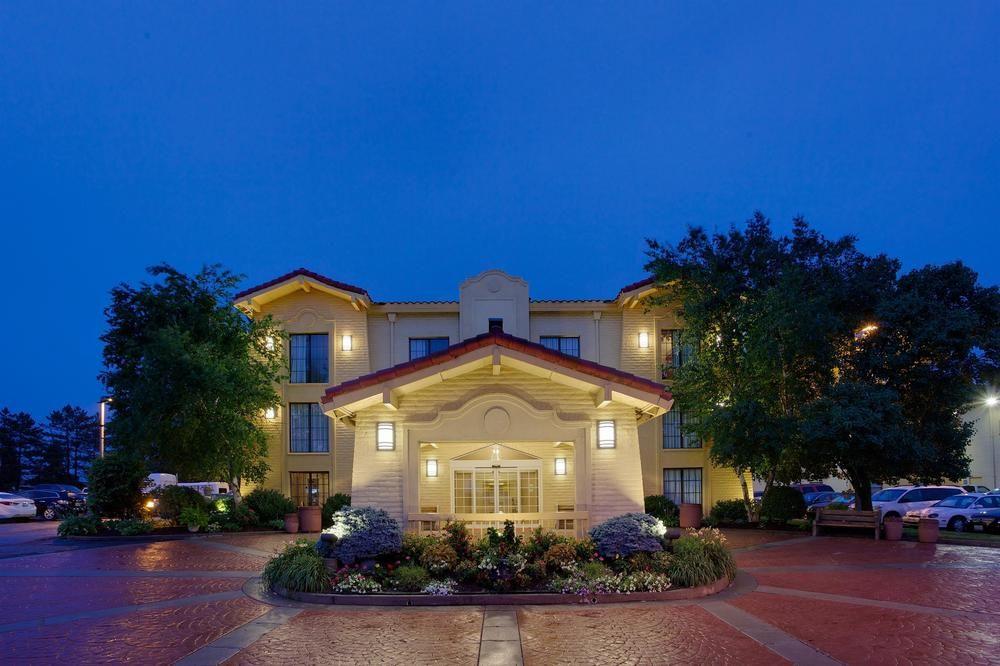 Pet Friendly Hotels In Mckees Rocks Pa Bringfido
