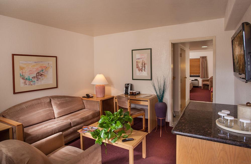 Grand Canyon Plaza Hotel Pet Policy