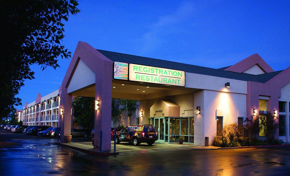 Grand Canyon Plaza Hotel Pet Policy