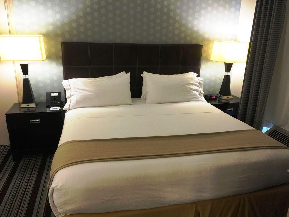 Holiday Inn Express San Diego Airport Old Town Pet Policy