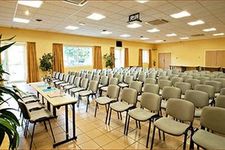 Page 7 Of Pet Friendly Hotels In Goult Fr Bringfido