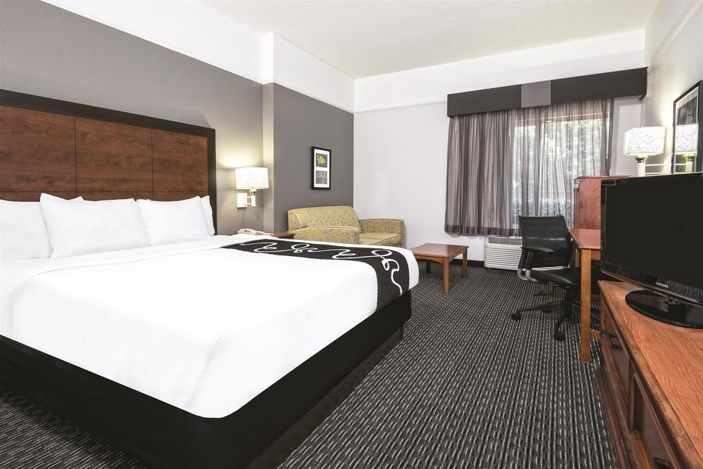 La Quinta Inn Suites Dfw Airport South Pet Policy