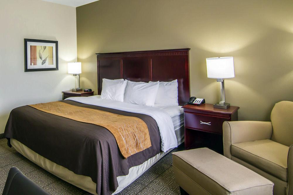 Comfort Inn Suites Market Center Pet Policy