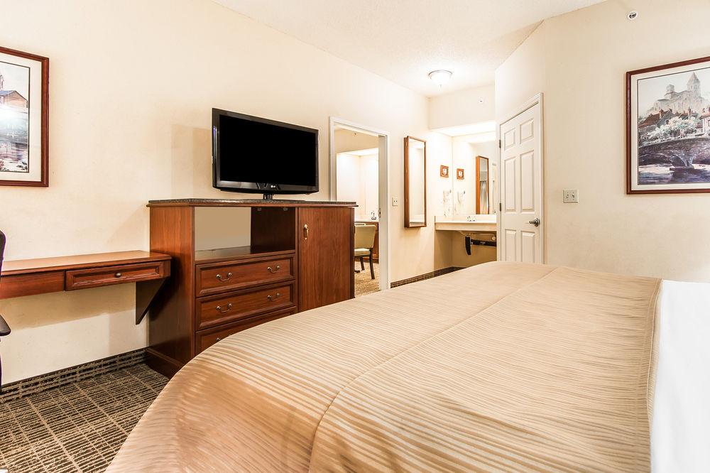 Quality Inn Alcoa Pet Policy