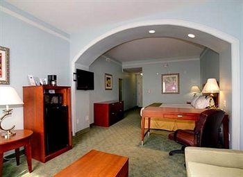 Holiday Inn Express Tampa North Telecom Park Pet Policy