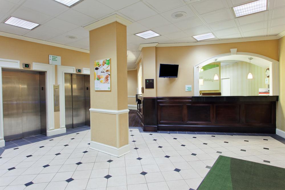 Holiday Inn Charleston Riverview Pet Policy