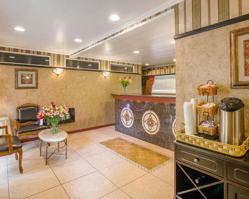 Carmel Oaks Inns and Suites A Clarion Collection Hotel Pet Policy