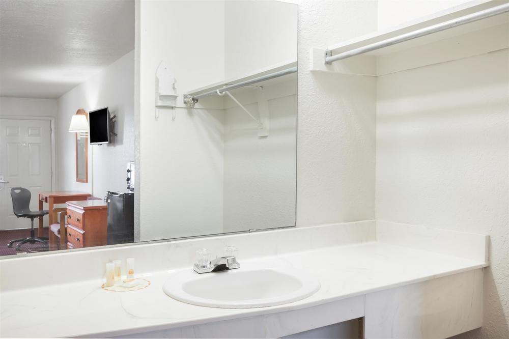 Days Inn Canton Pet Policy