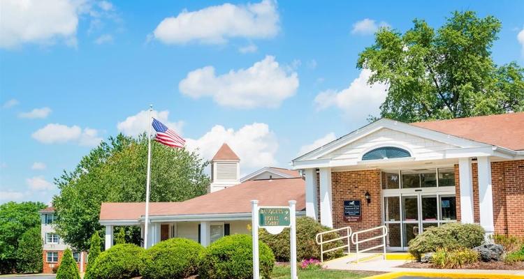 Quality Inn Suites Pet Policy