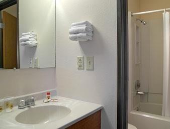 hotels in hannibal mo that allow pets