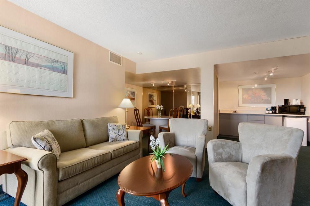 Ramada by Wyndham Belleville Harbourview Conference Centre Pet Policy