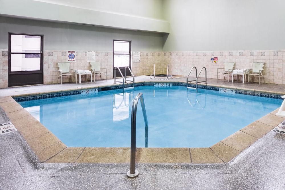 Holiday Inn Dubuque Galena Pet Policy