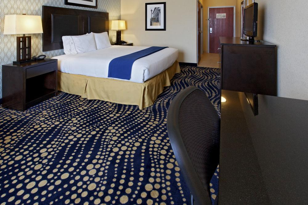 Holiday Inn Express Hotel & Suites Weatherford Pet Policy