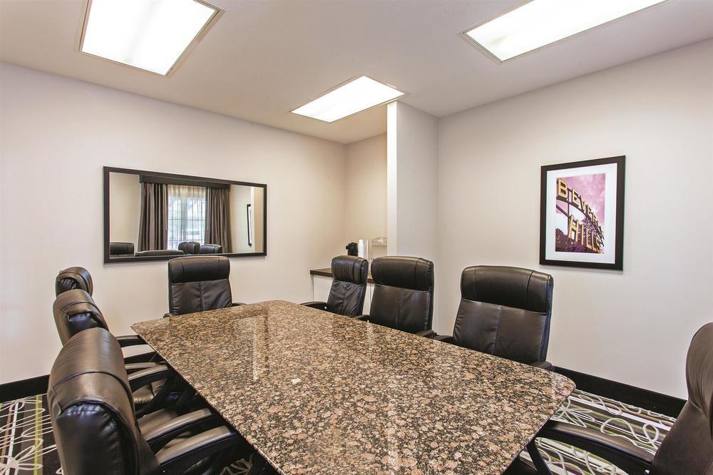 La Quinta Inn Suites Valencia Pet Policy