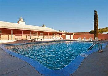 hotels in kingman az pet friendly