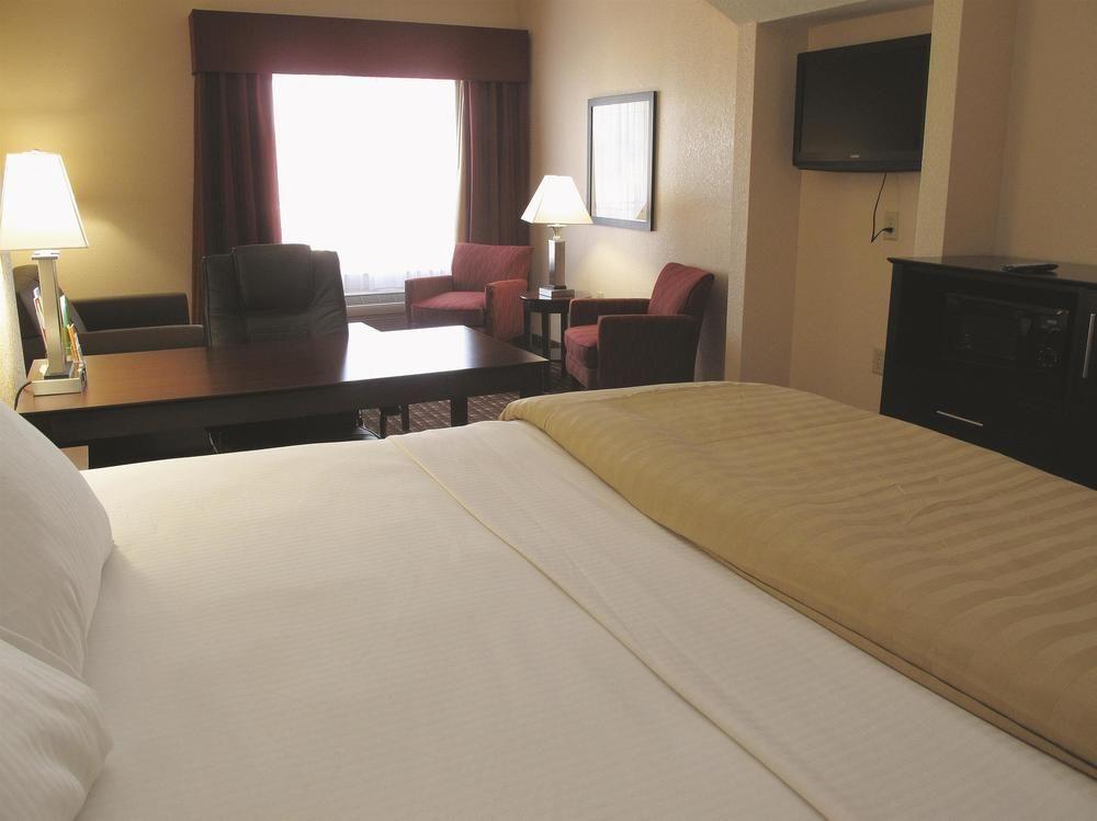 La Quinta Inn Suites Macon West Pet Policy