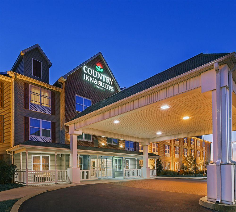 hotels in chambersburg pa that allow dogs
