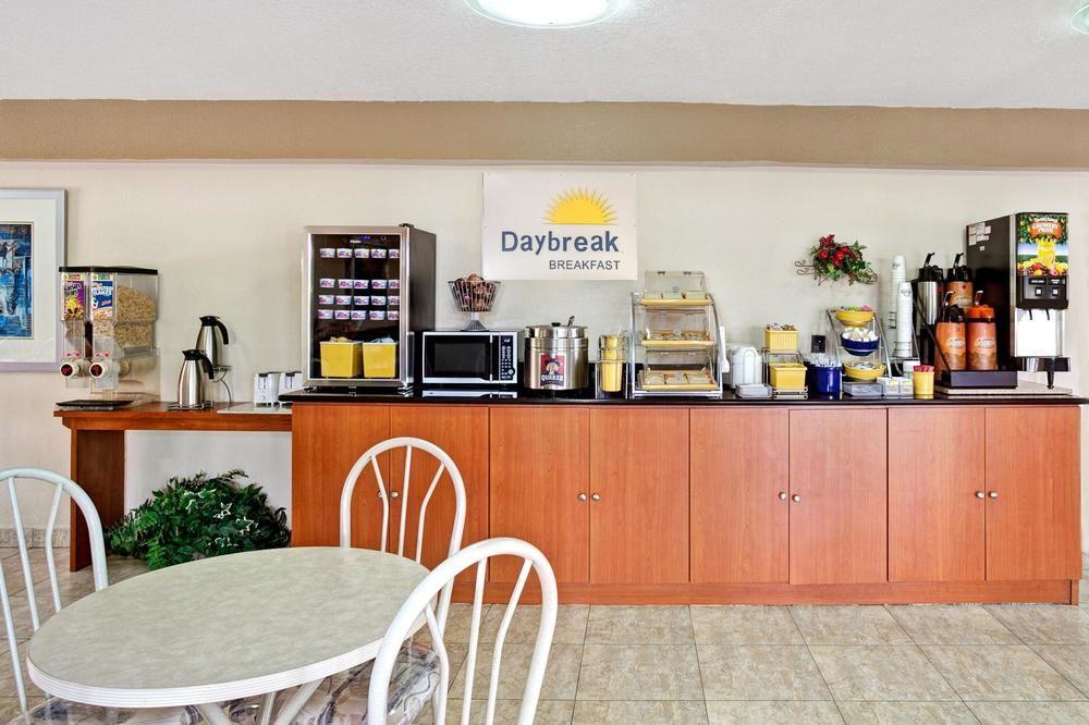 Days Inn & Suites Orlando UCF Research Park Pet Policy