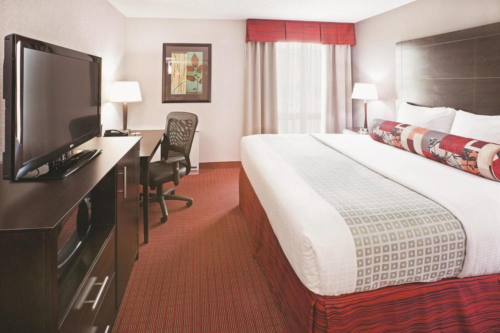 La Quinta Inn Suites Dallas I 35 Walnut Hill Pet Policy