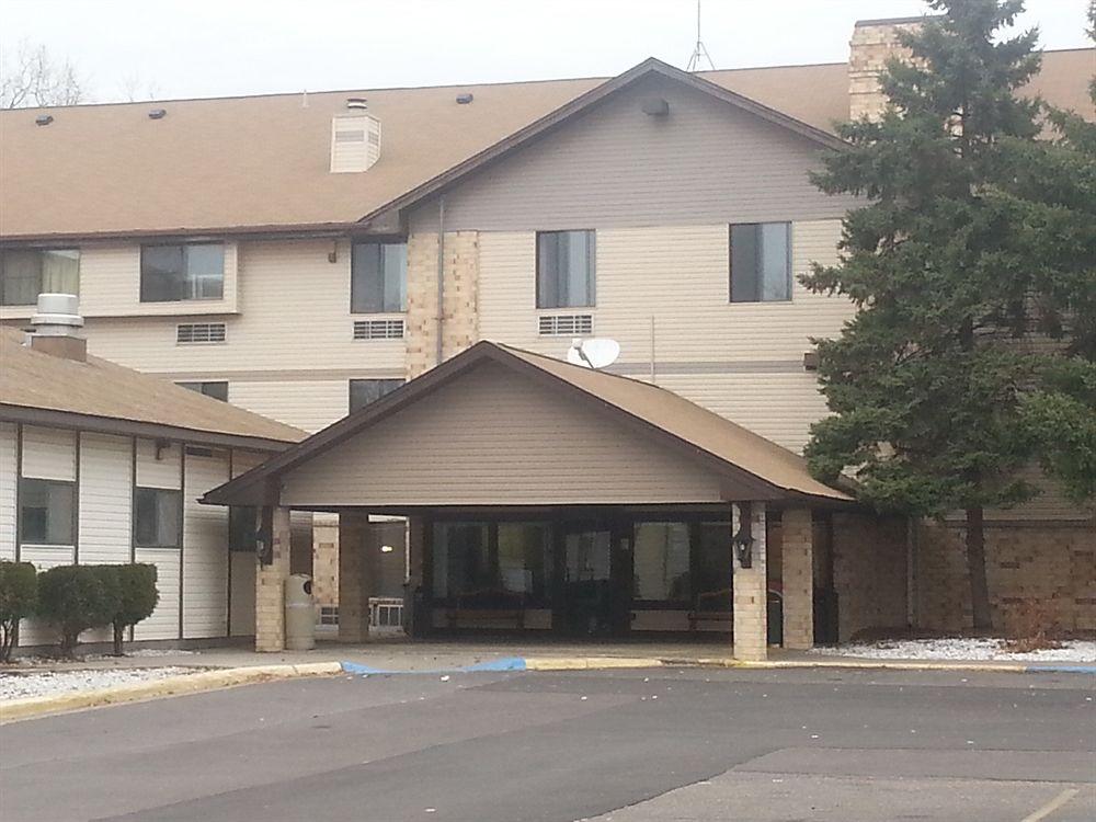 Norwood Inn & Suites Pet Policy