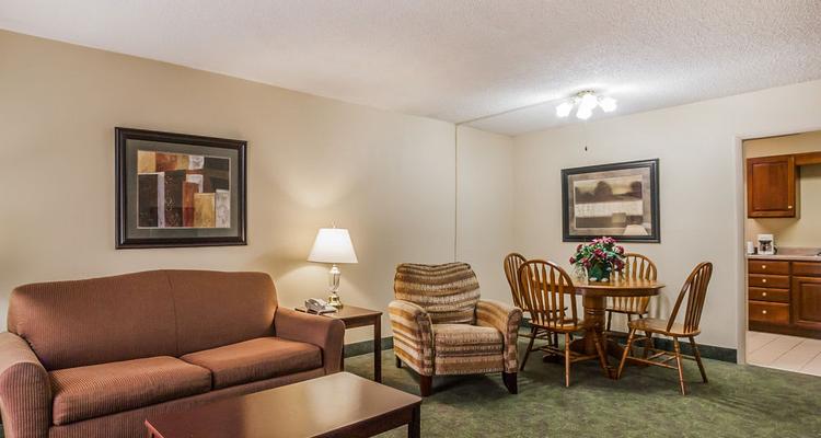 Quality Inn Hotel Paris Tn Pet Policy