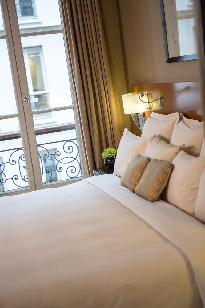 hotel vendome pillows
