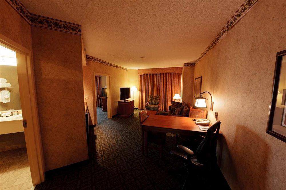 Embassy Suites by Hilton Dallas DFW Airport North Pet Policy