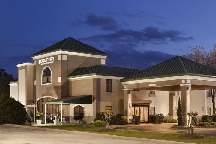Pet Friendly Country Inn & Suites by Radisson Fayetteville Fort Bragg