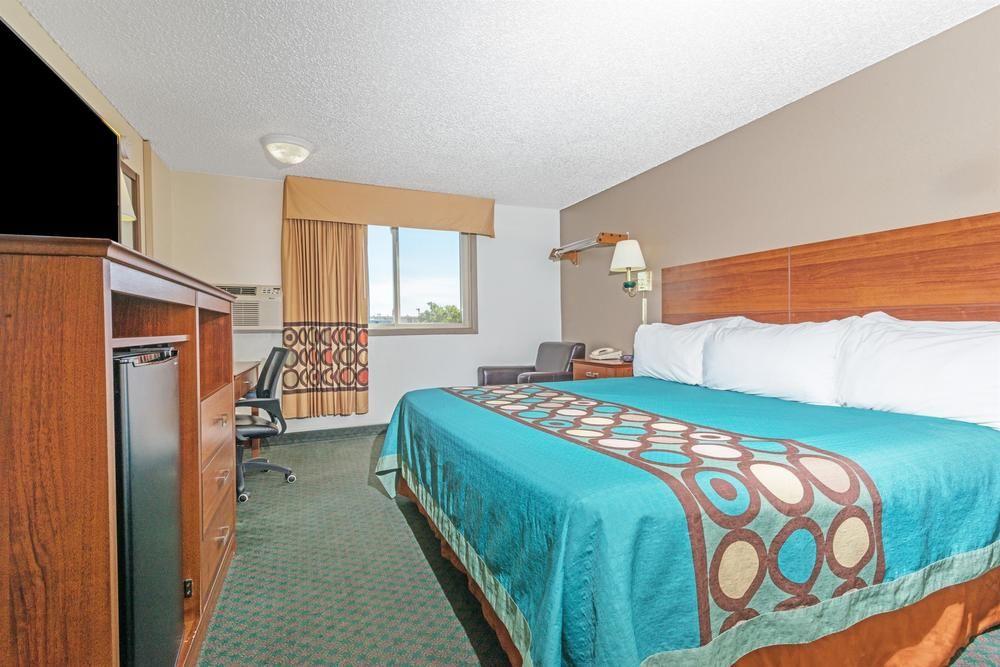 Super 8 Pueblo Pet Policy