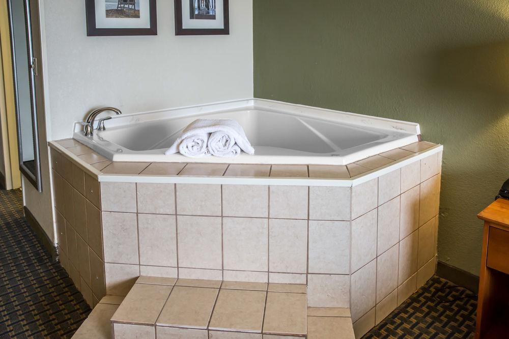 Comfort Inn South Oceanfront Pet Policy