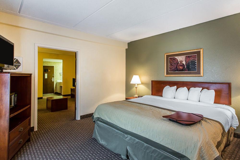 Clarion Inn And Suites Knoxville West Pet Policy