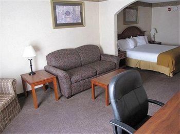 Holiday Inn Express Hotel Suites Marysville Pet Policy