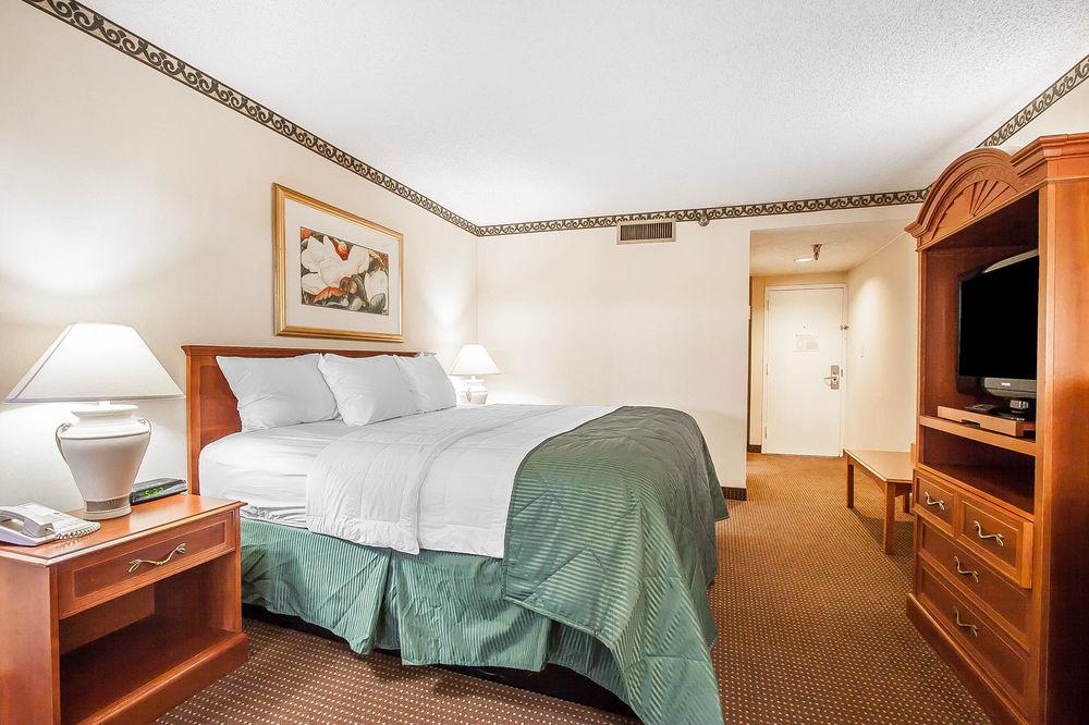 Clarion Inn Murfreesboro Pet Policy