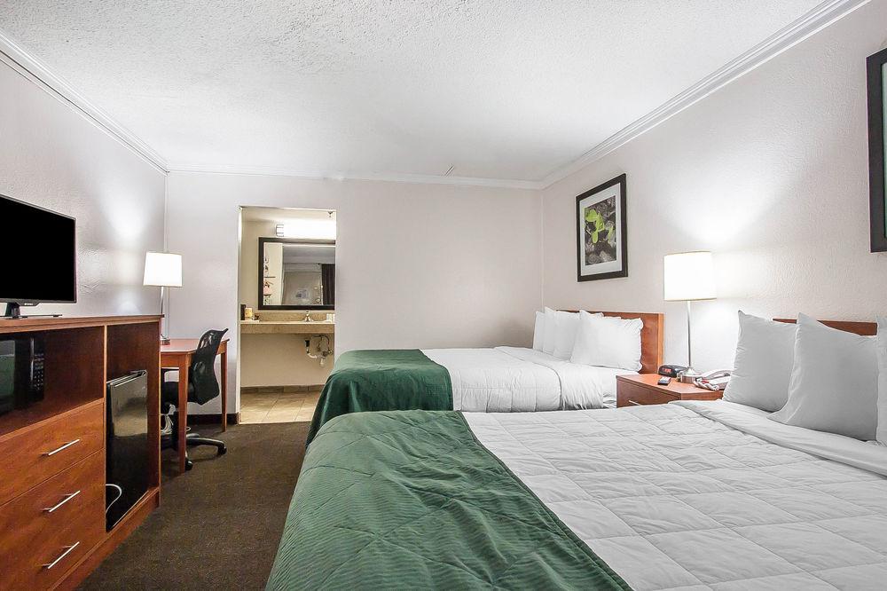 Clarion Inn Murfreesboro Pet Policy