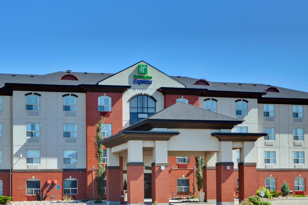 Holiday Inn Express Hotel & Suites Sherwood Park Pet Policy
