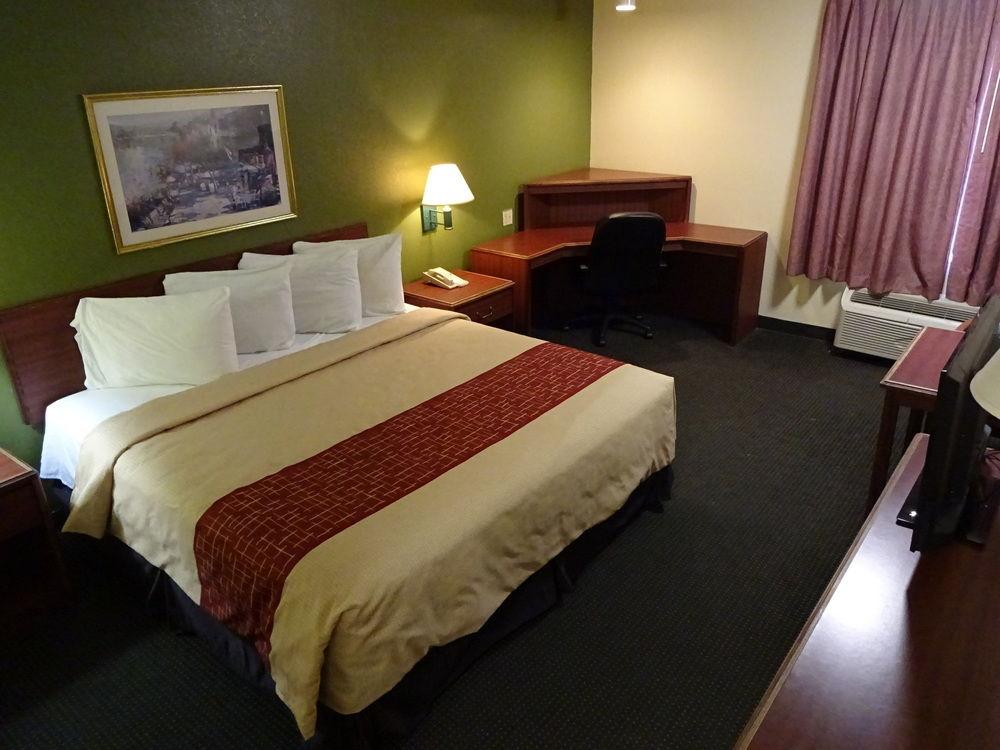 Red Roof Inn Suites Indianapolis Airport Pet Policy